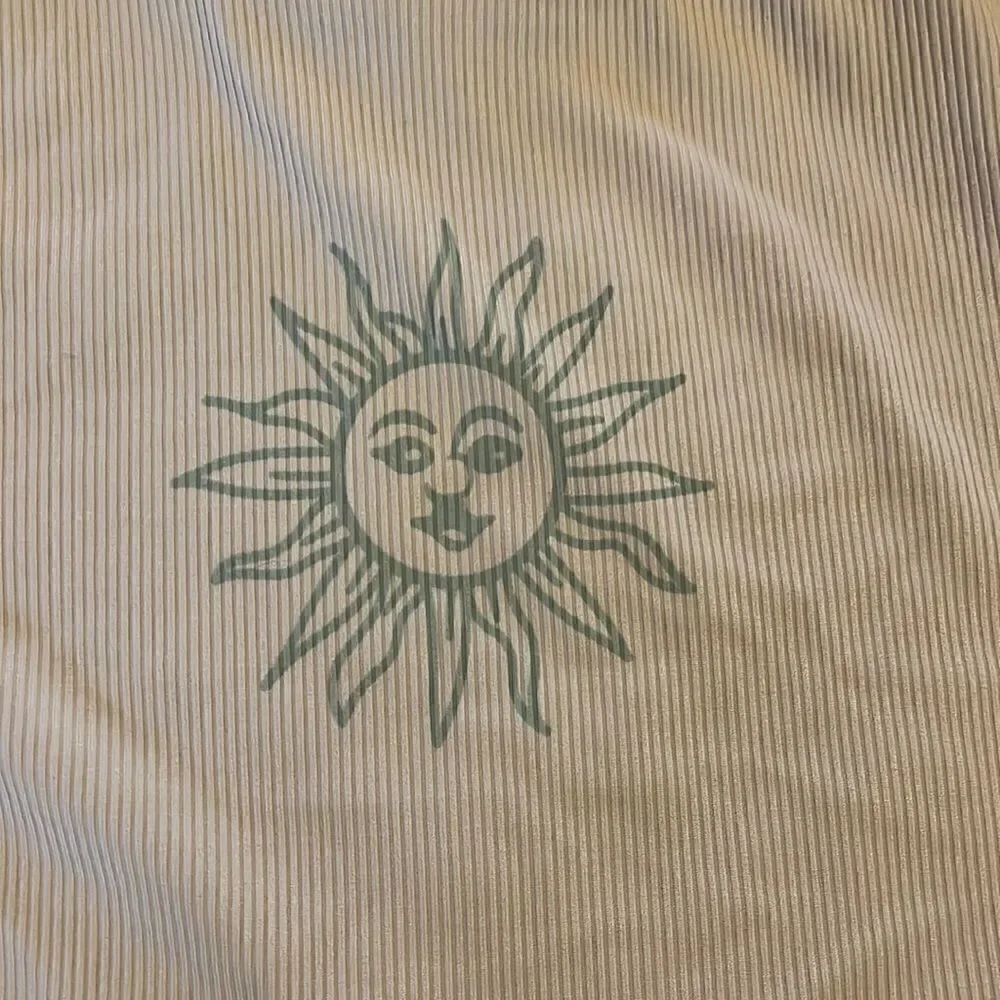 Crop top - Picture 2 of 2